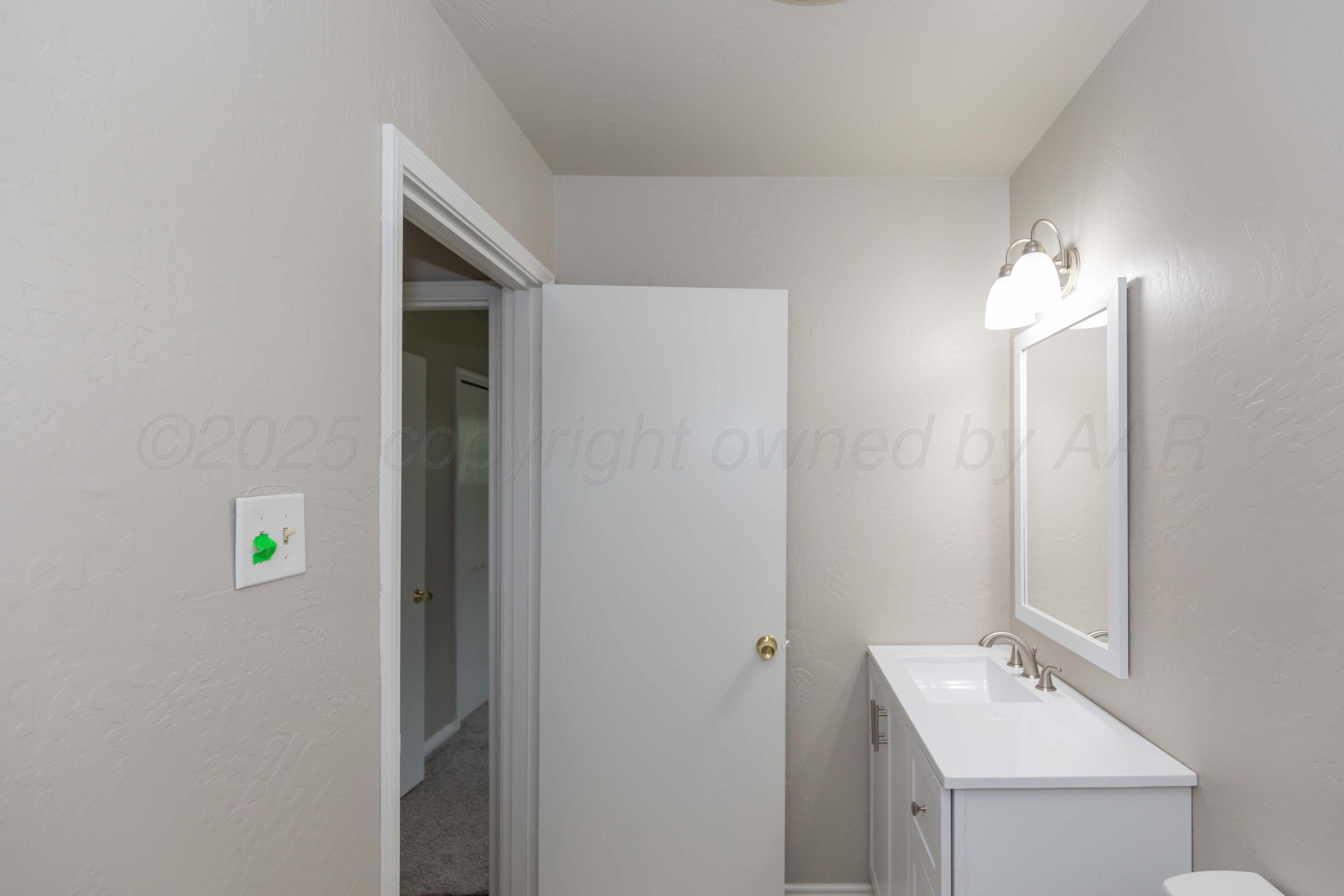 5519 Alvarado Road Amarillo, TX 79106 - Photo 27 of 38 BATHROOM 2 VIEW 3