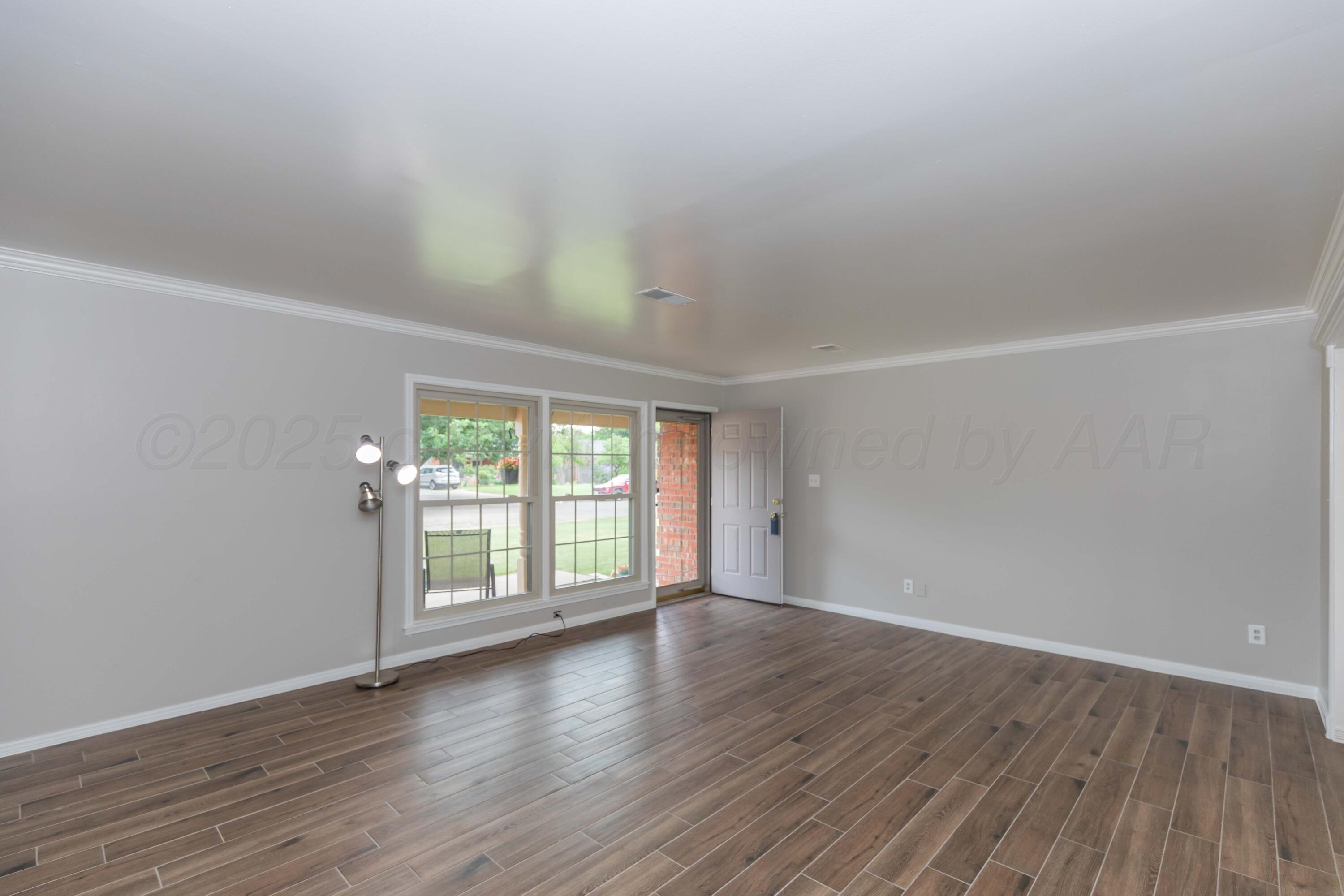 5519 Alvarado Road Amarillo, TX 79106 - Photo 5 of 38 LIVING ROOM VIEW 2