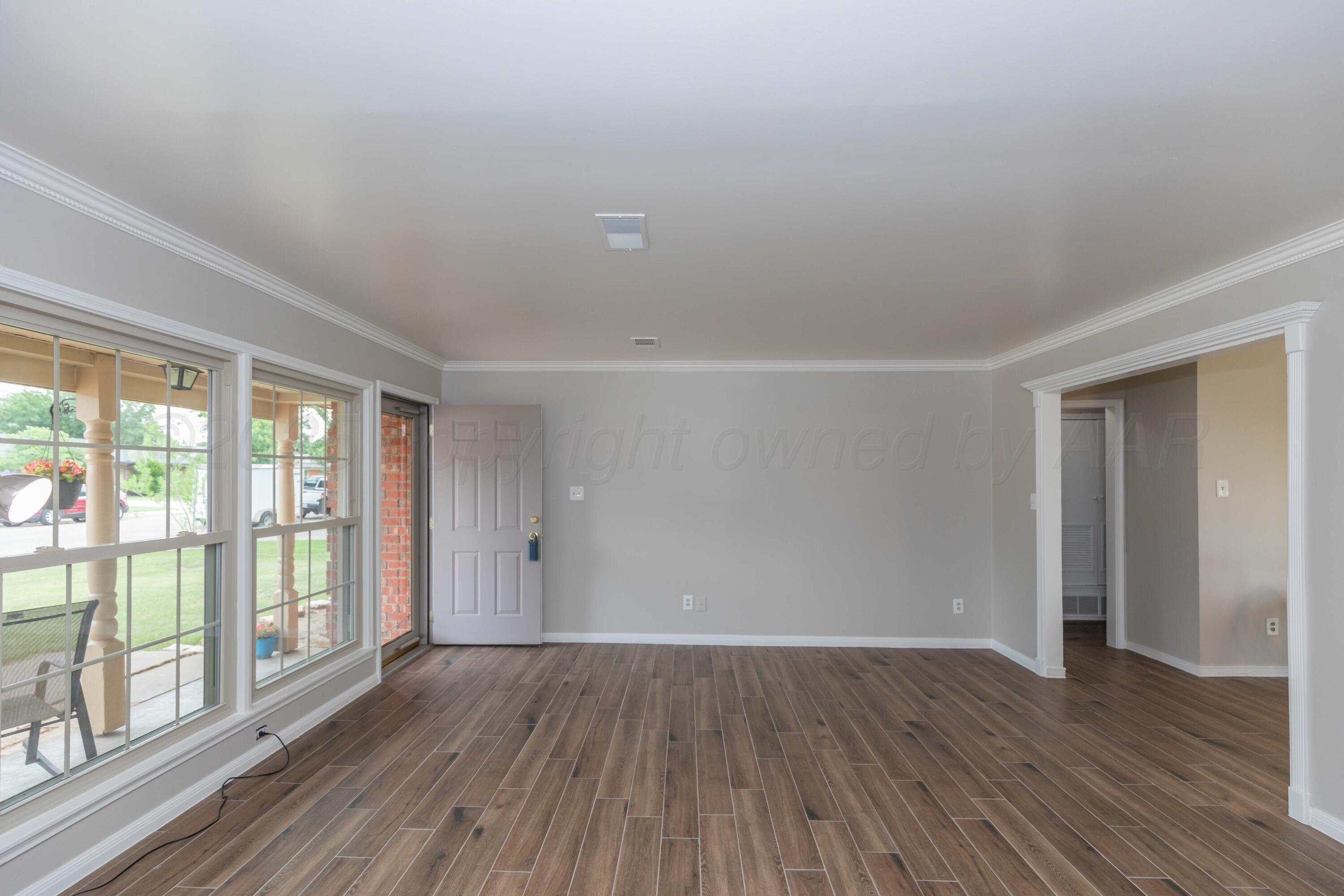 5519 Alvarado Road Amarillo, TX 79106 - Photo 6 of 38 LIVING ROOM VIEW 3