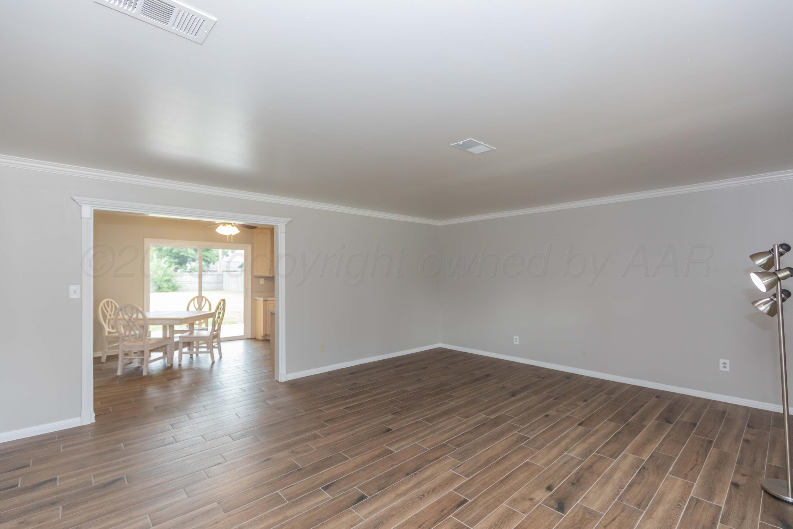 5519 Alvarado Road Amarillo, TX 79106 - Photo 7 of 38 LIVING ROOM VIEW 4
