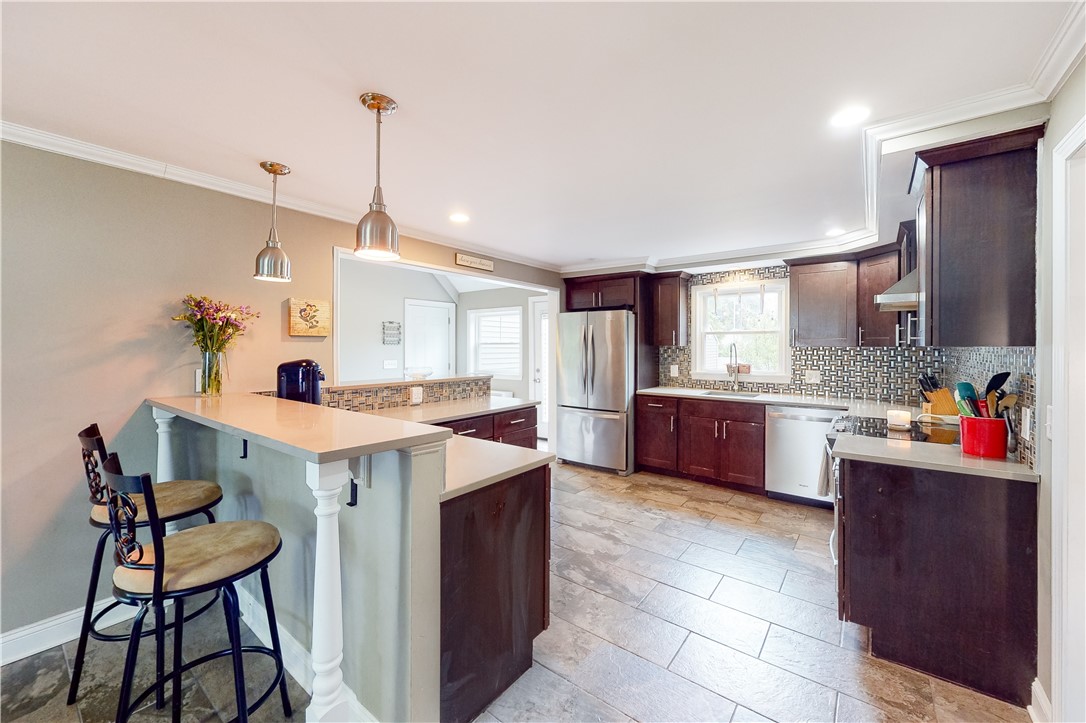 43 Coulters Road Cranston, RI 02920 - Photo 8 of 40
