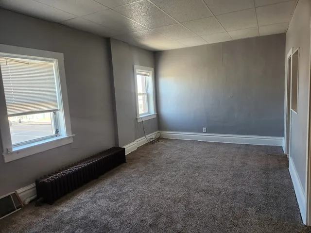 $400,000 | 105 East Lincoln Avenue, Hinckley, IL 60520