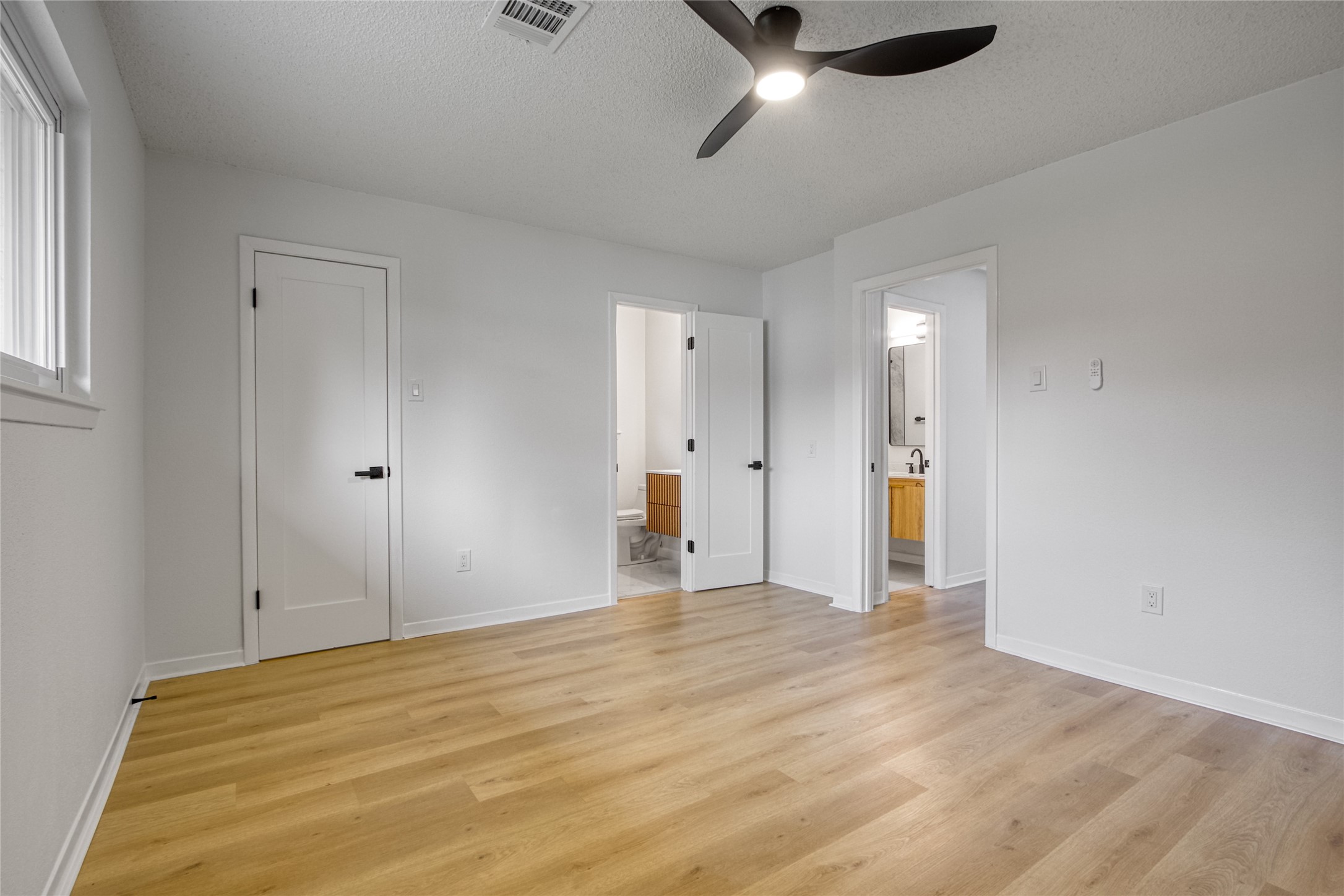 5802 Chrystell Lane Houston, TX 77092 - Photo 13 of 17 a view of an empty room