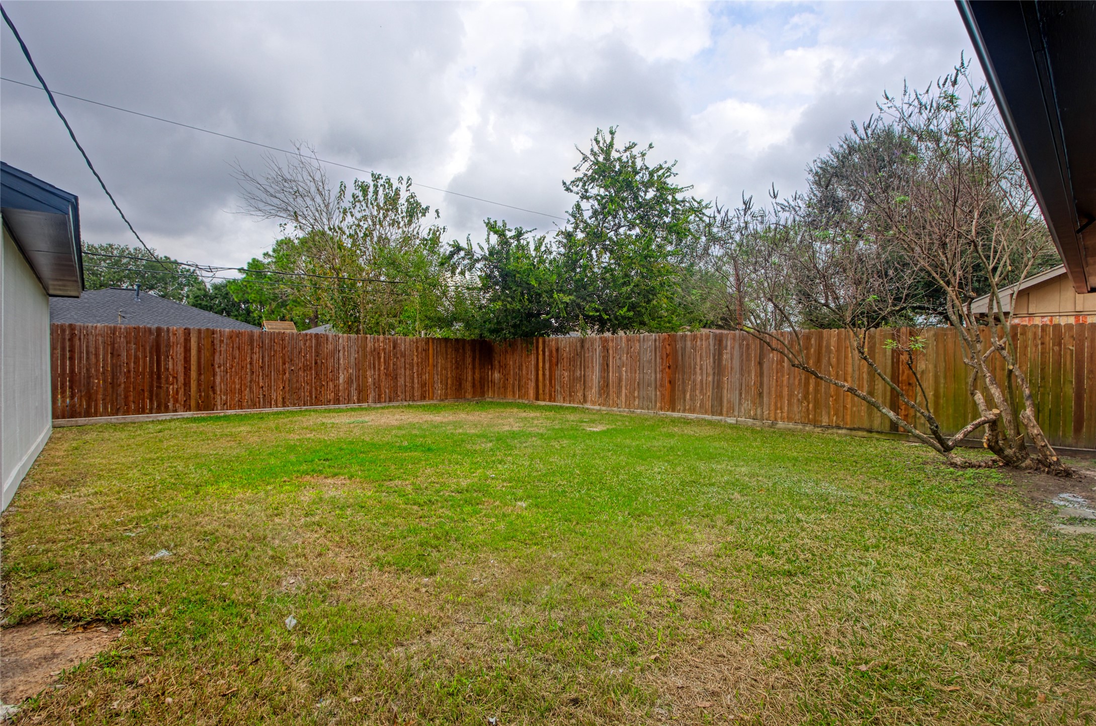 5802 Chrystell Lane Houston, TX 77092 - Photo 17 of 17 a view of a backyard