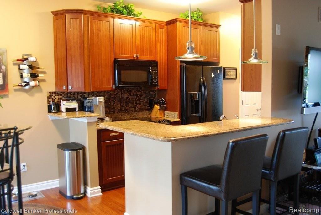 45870 South Stonewood Road Canton, MI 48187 - Photo 12 of 25 Kitchen with 42" Merillat Cbnts