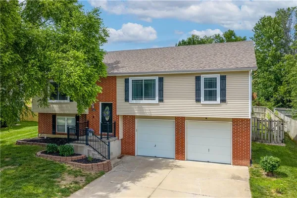 $340,000 | 1305 Kimberly Drive, Warrensburg, MO 64093
