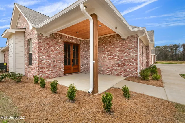 $392,000 | 340 Freedom Ring Drive, Brandon, MS 39047