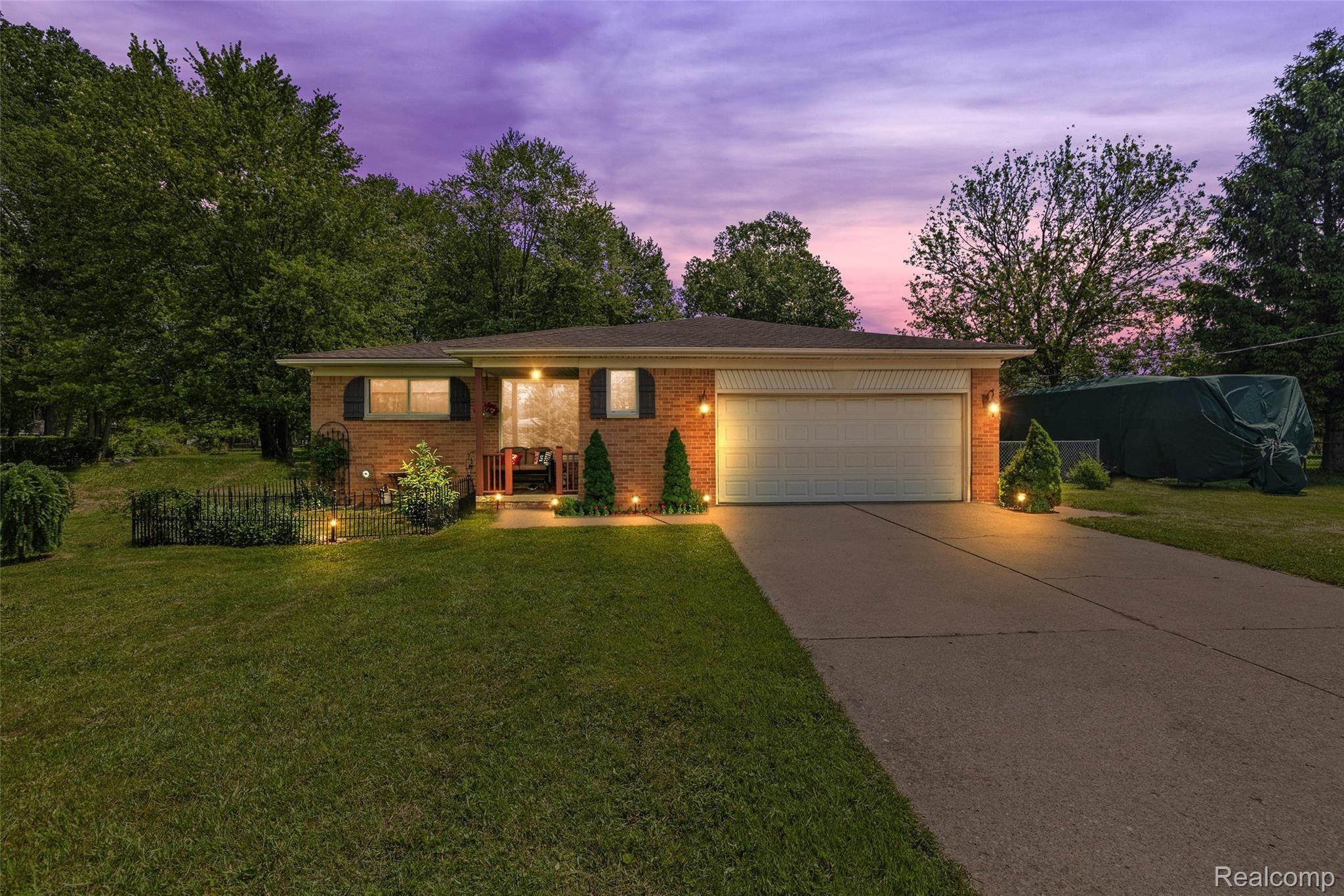 31588 Hayes Road Fraser, MI 48026 - Photo 1 of 58 31588 Hayes-1.jpg