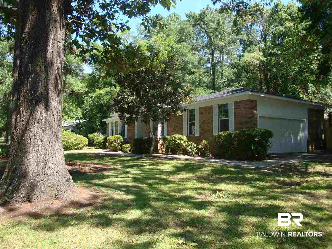 702 Gayfer Avenue Fairhope, AL 36532 - Photo 4 of 23