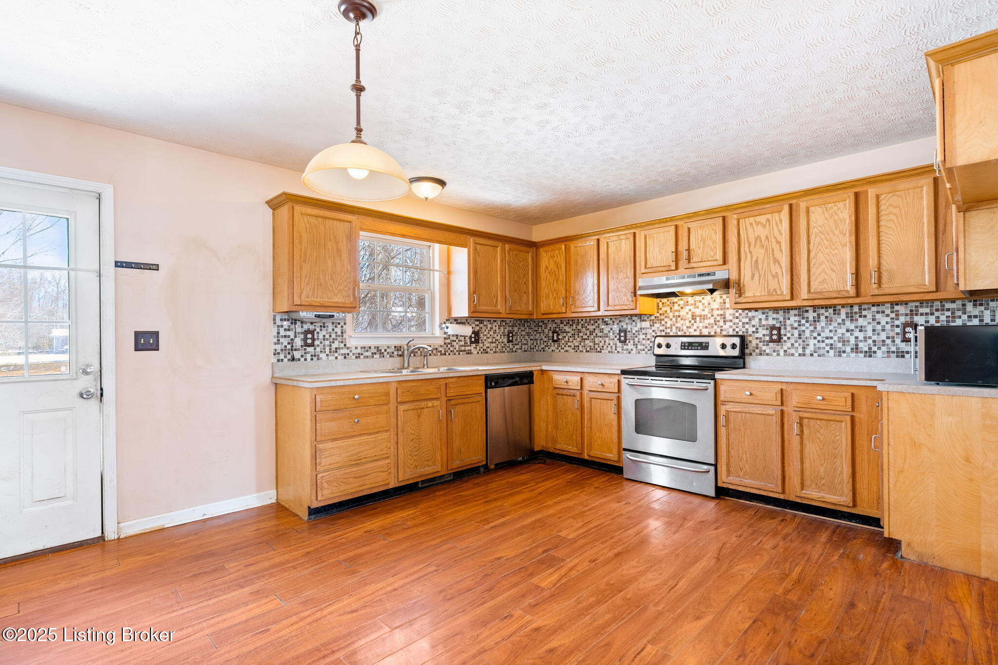 452 West Blue Lick Road Shepherdsville, KY 40165 - Photo 9 of 24 452 W Blue Lick Rd-13