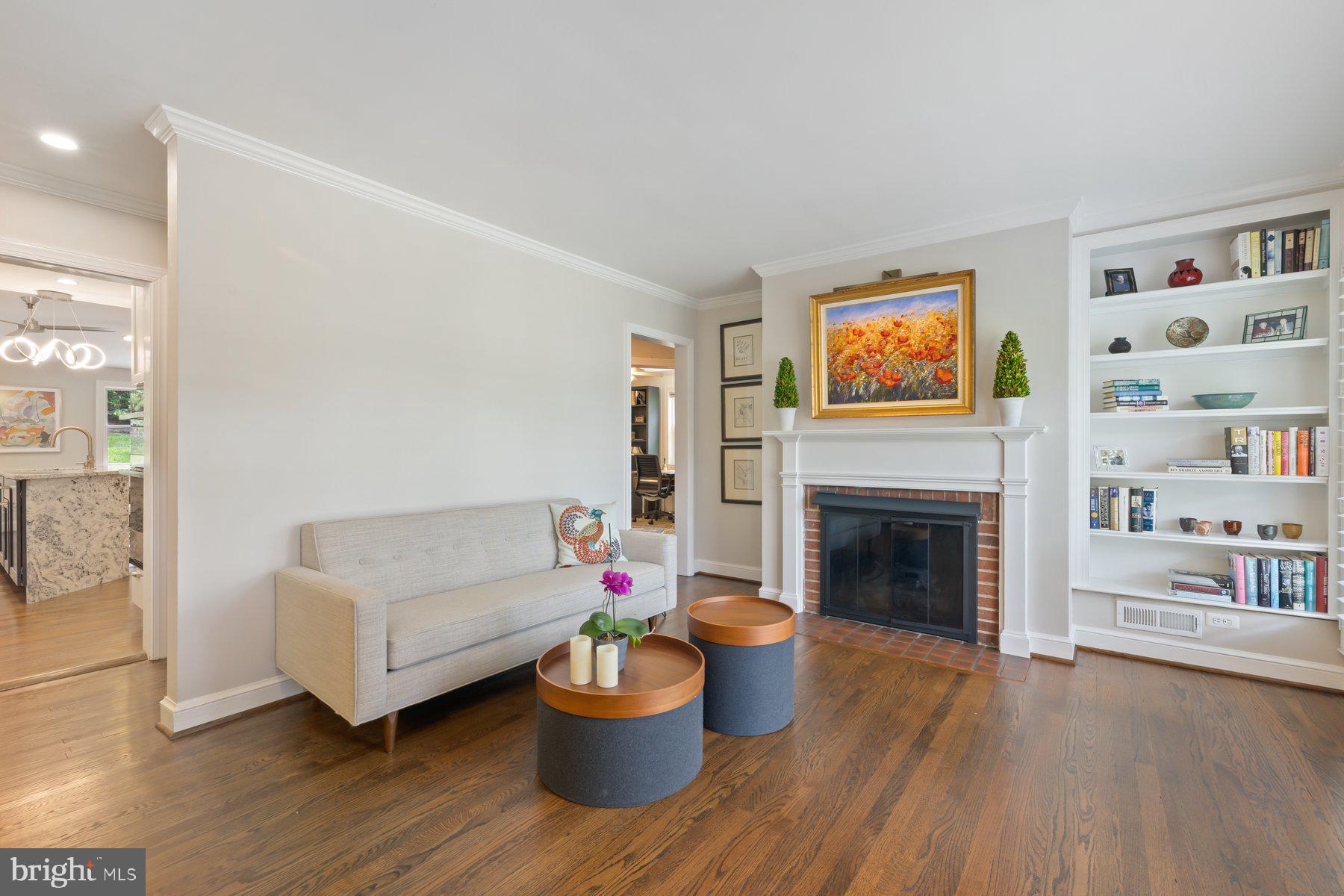4711 Edgefield Road Bethesda, MD 20814 - Photo 4 of 48 Built in Shelves / Fireplace
