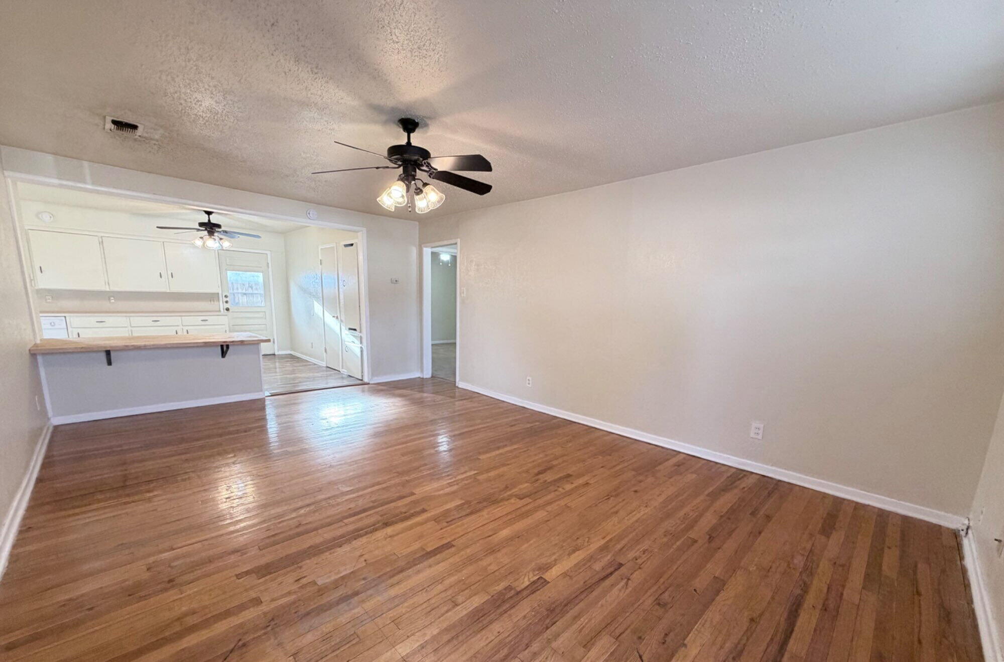 2113 South Loop 289, Unit B Lubbock, TX 79423 - Photo 3 of 11 IMG_6618