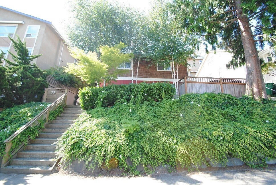 39 Etruria Street, Unit 3 Seattle, WA 98109 - Photo 1 of 7