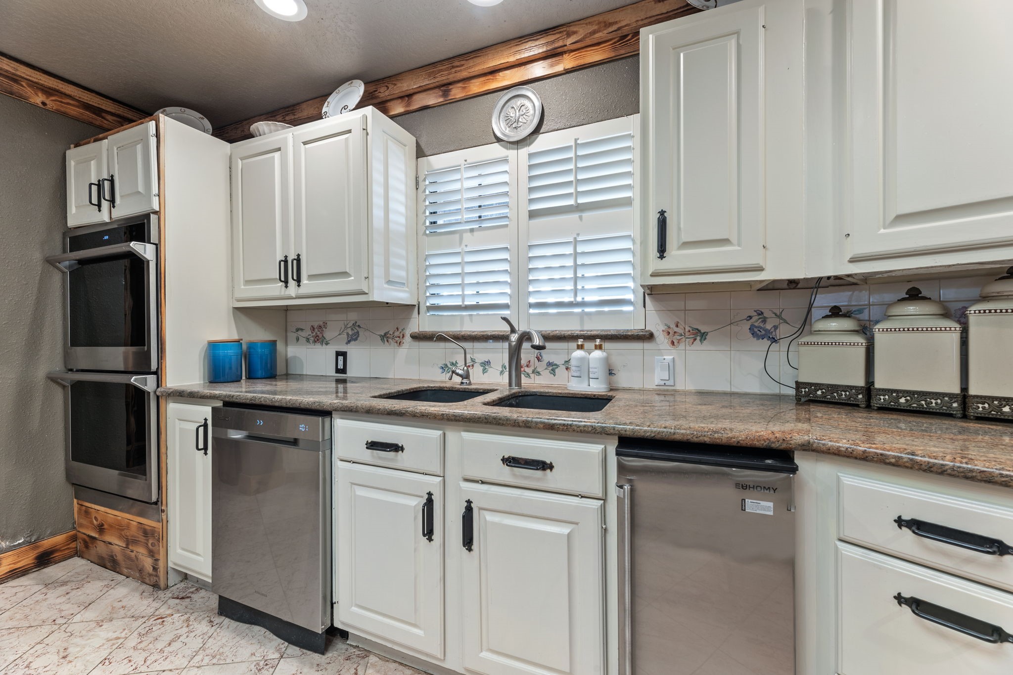 1226 County Road 45 Angleton, TX 77515 - Photo 23 of 30 a kitchen with granite countertop a sink stainless steel appliances and cabinets