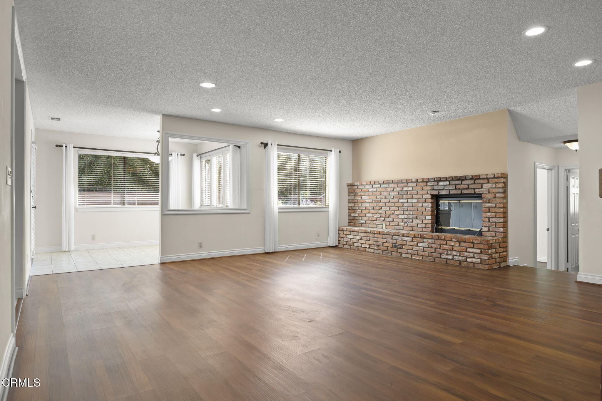 2220 Devonshire Drive Oxnard, CA 93030 - Photo 11 of 35 Living Room