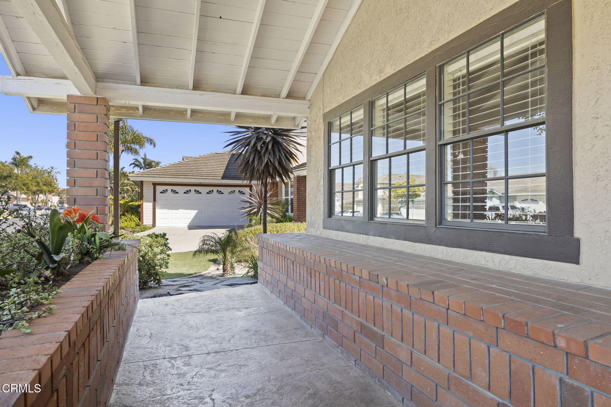 2220 Devonshire Drive Oxnard, CA 93030 - Photo 3 of 35 Front of home front door area