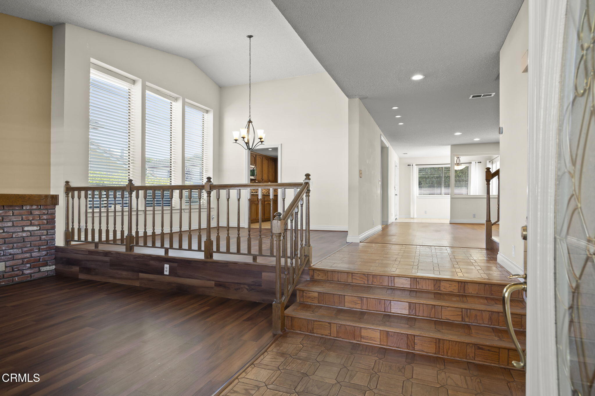 2220 Devonshire Drive Oxnard, CA 93030 - Photo 4 of 35 Front door entry area