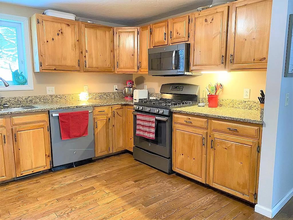243 Hinman Road Glover, VT 05839 - Photo 16 of 40