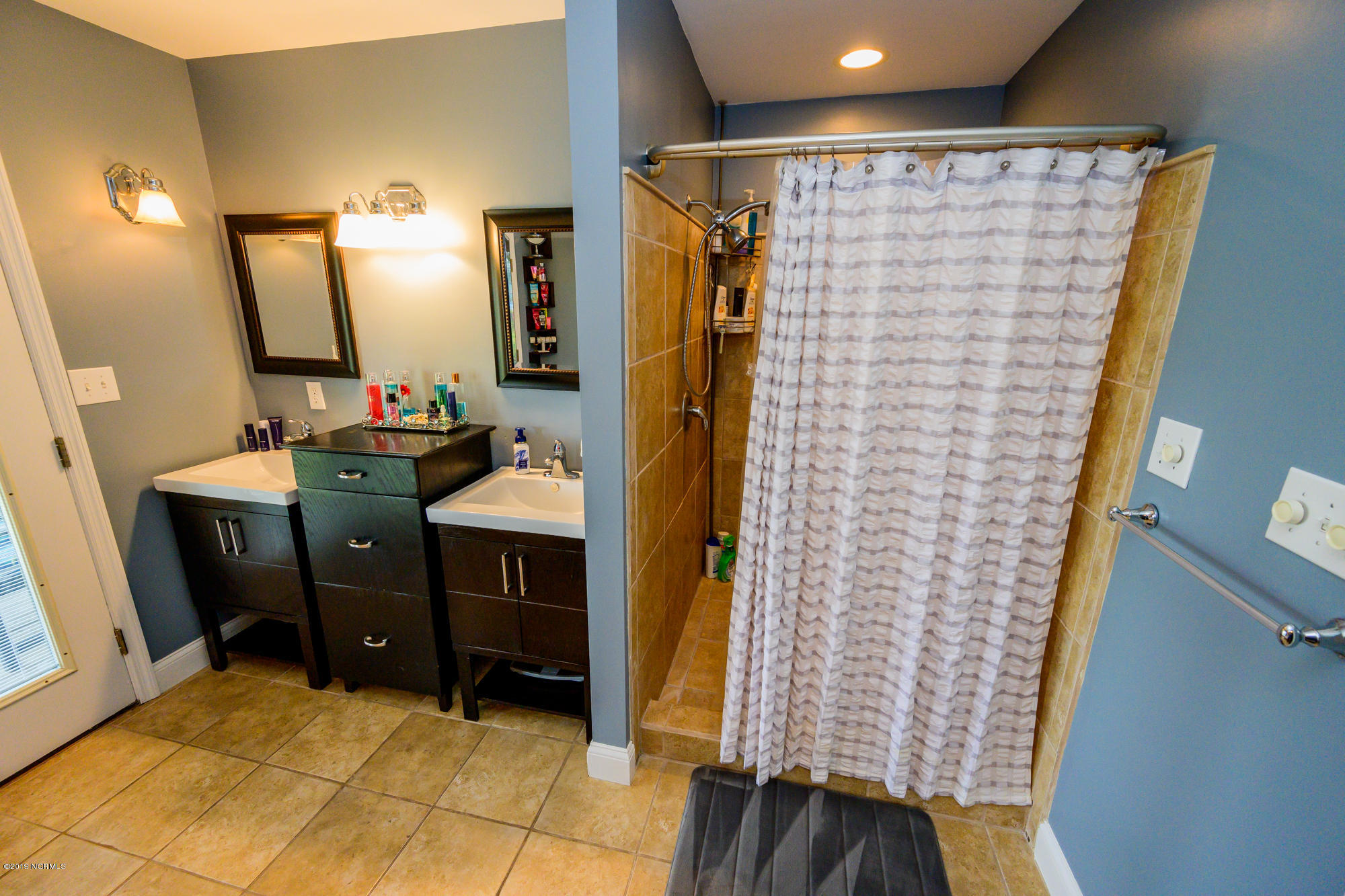 5210 Bucco Reef Road New Bern, NC 28560 - Photo 16 of 45 Main Bathroom 4 Tiled Shower