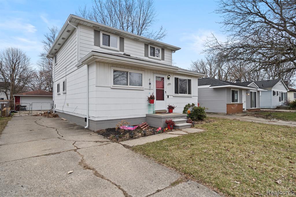 19926 Rensellor Street Livonia, MI 48152 - Photo 3 of 21