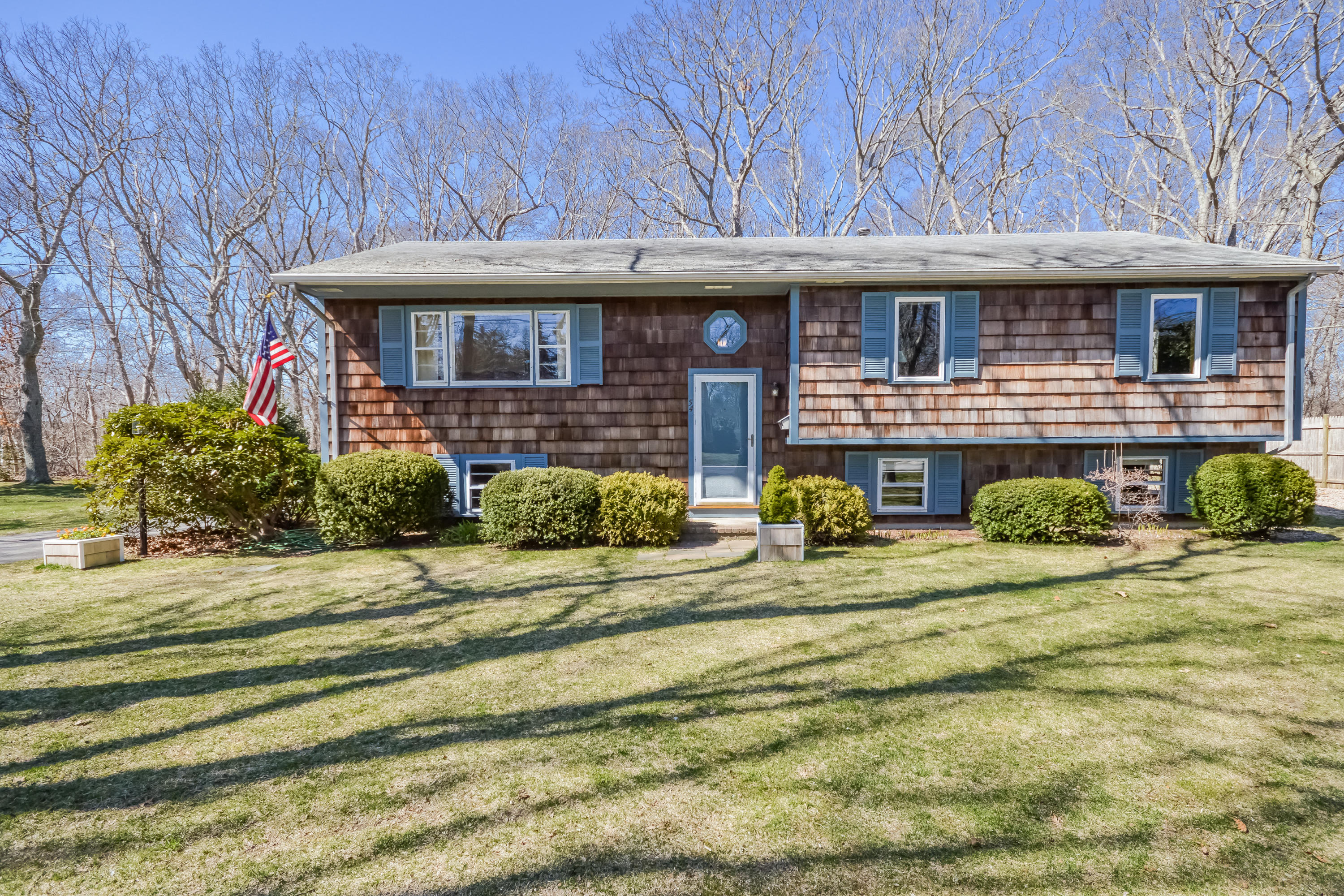 001-Front_View-5627300-large