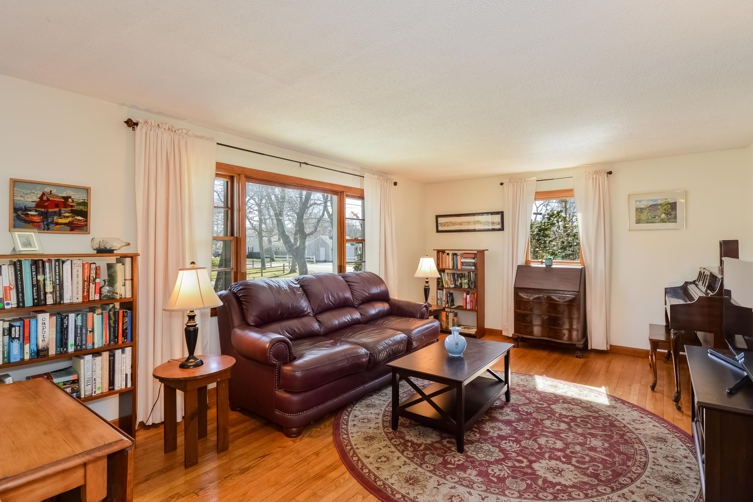 007-Living_Room-5627311-large