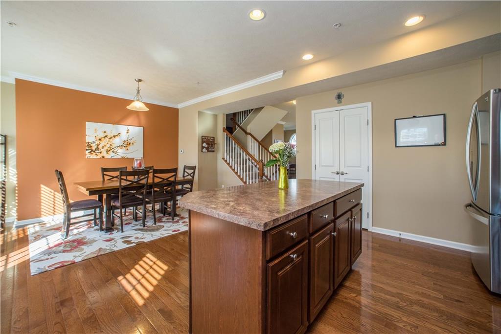 344 Maple Ridge Drive Canonsburg, PA 15317 - Photo 8 of 25 9' ceilings, chocolate brown cabinets