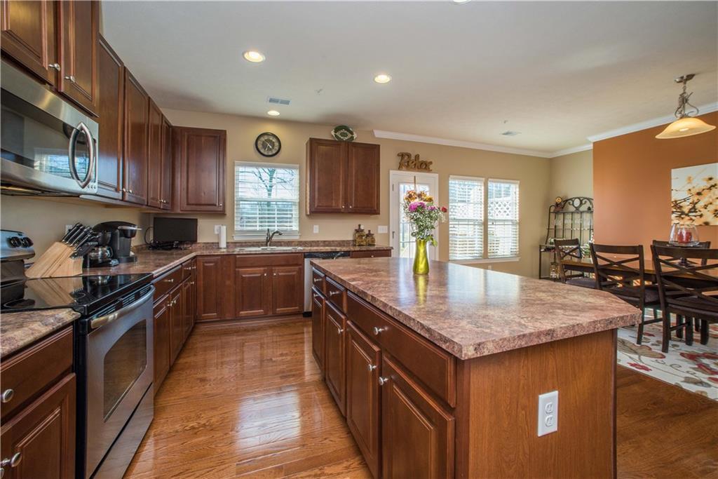 344 Maple Ridge Drive Canonsburg, PA 15317 - Photo 9 of 25 Loads of cabinets & counter space