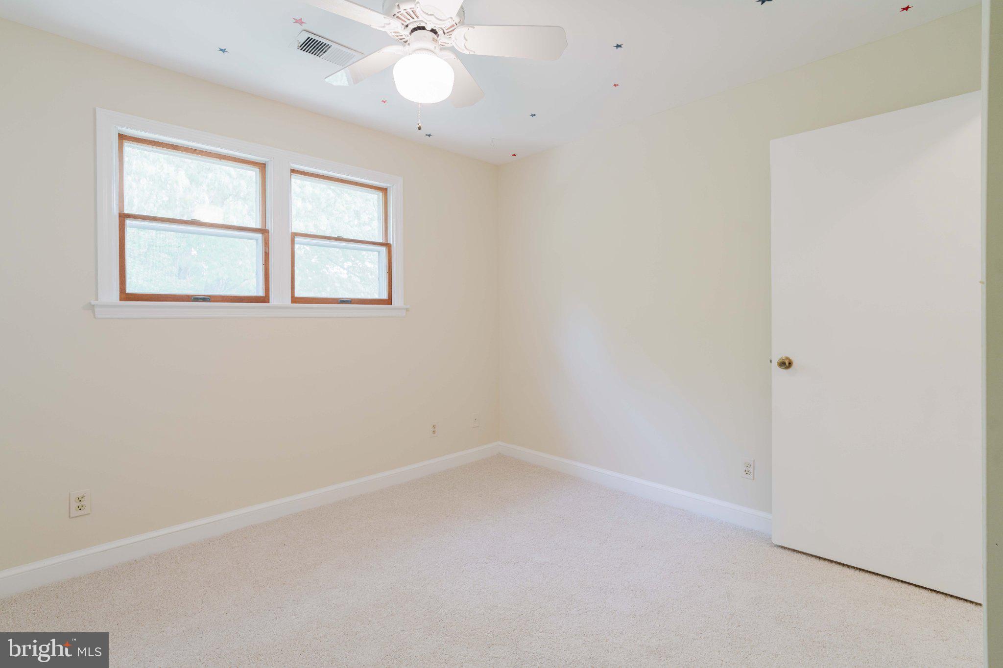 10200 Duvawn Place Silver Spring, MD 20902 - Photo 22 of 42 Bright and airy blank canvas room.
