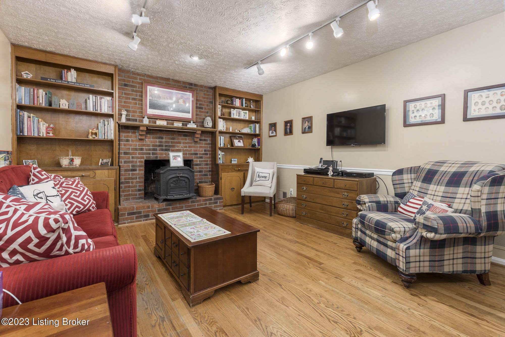 6601 Windhurst Road Louisville, KY 40207 - Photo 15 of 48 A3621A6B-AD9E-460C-AFF8-55CD379BD1C6