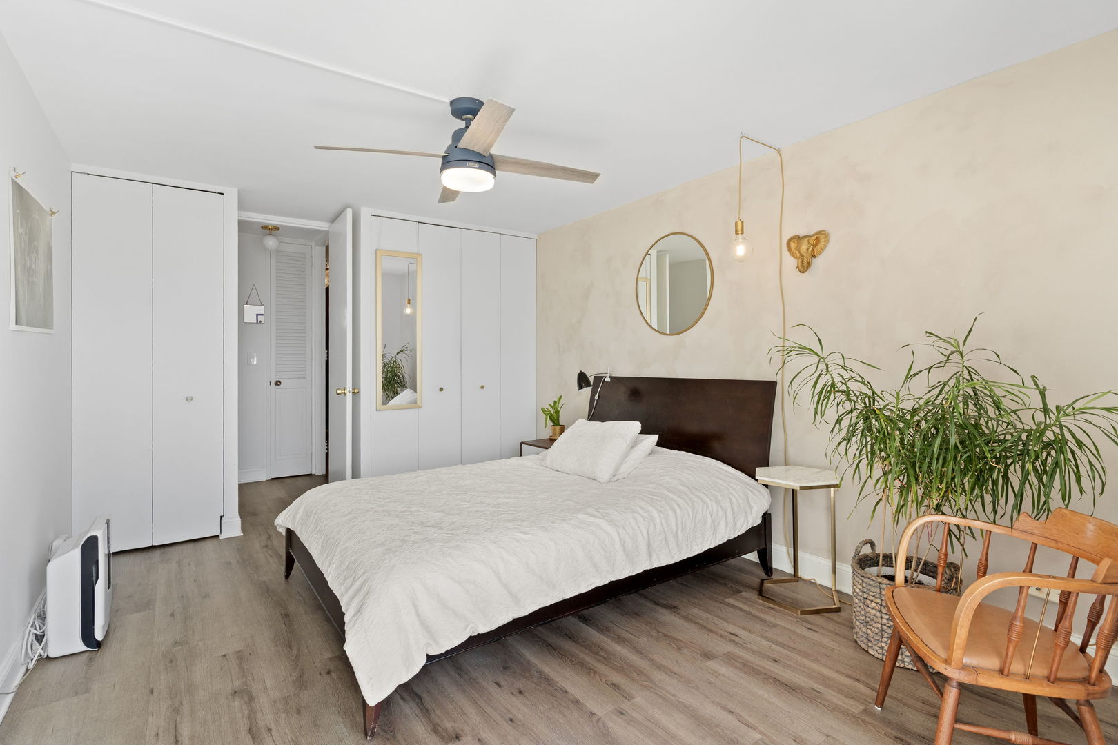 720 West Gordon Terrace, Unit 15N Chicago, IL 60613 - Photo 12 of 22 a bedroom with a bed and a chandelier