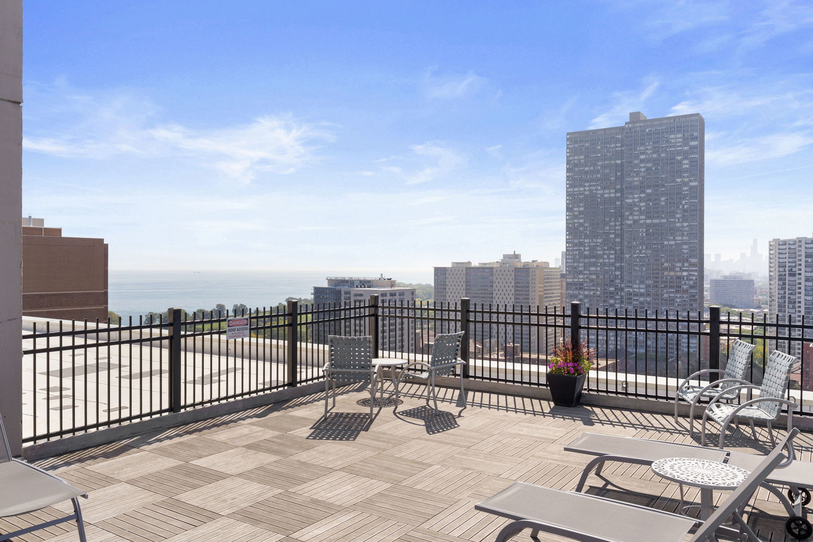 720 West Gordon Terrace, Unit 15N Chicago, IL 60613 - Photo 16 of 22 a view of a balcony with wooden fence