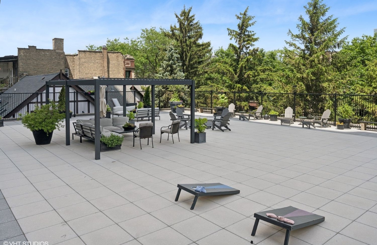 720 West Gordon Terrace, Unit 15N Chicago, IL 60613 - Photo 20 of 22 an outdoor space with furniture
