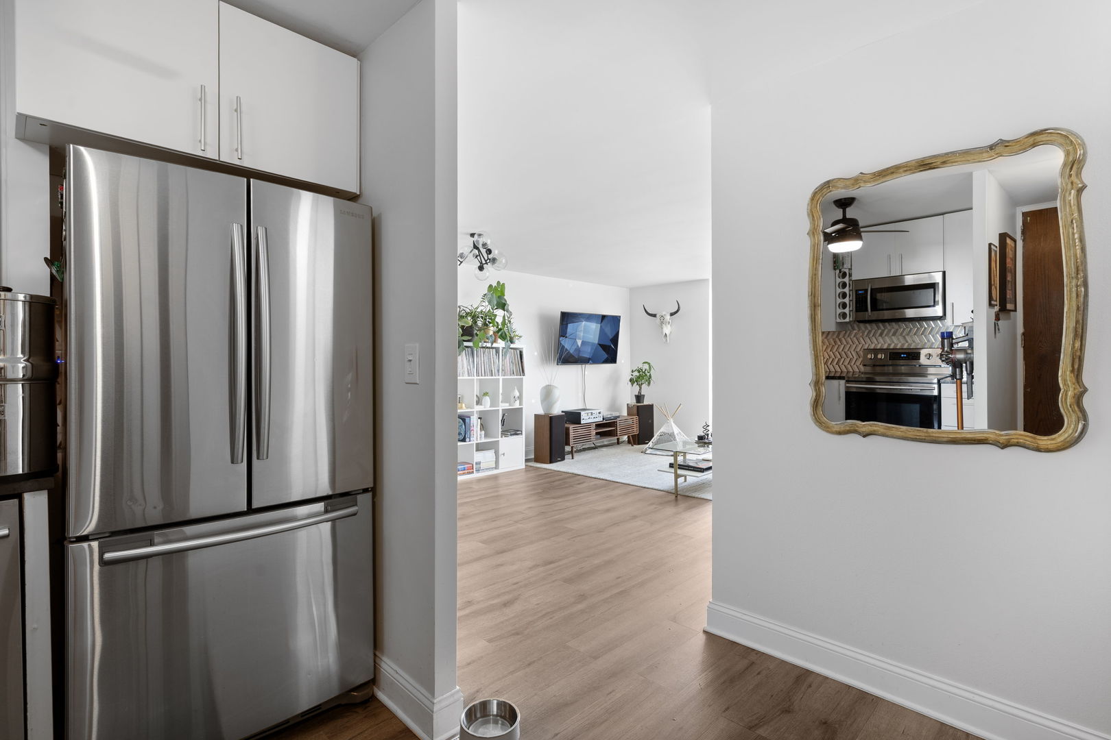 720 West Gordon Terrace, Unit 15N Chicago, IL 60613 - Photo 8 of 22 a kitchen with stainless steel appliances a refrigerator and wooden floor