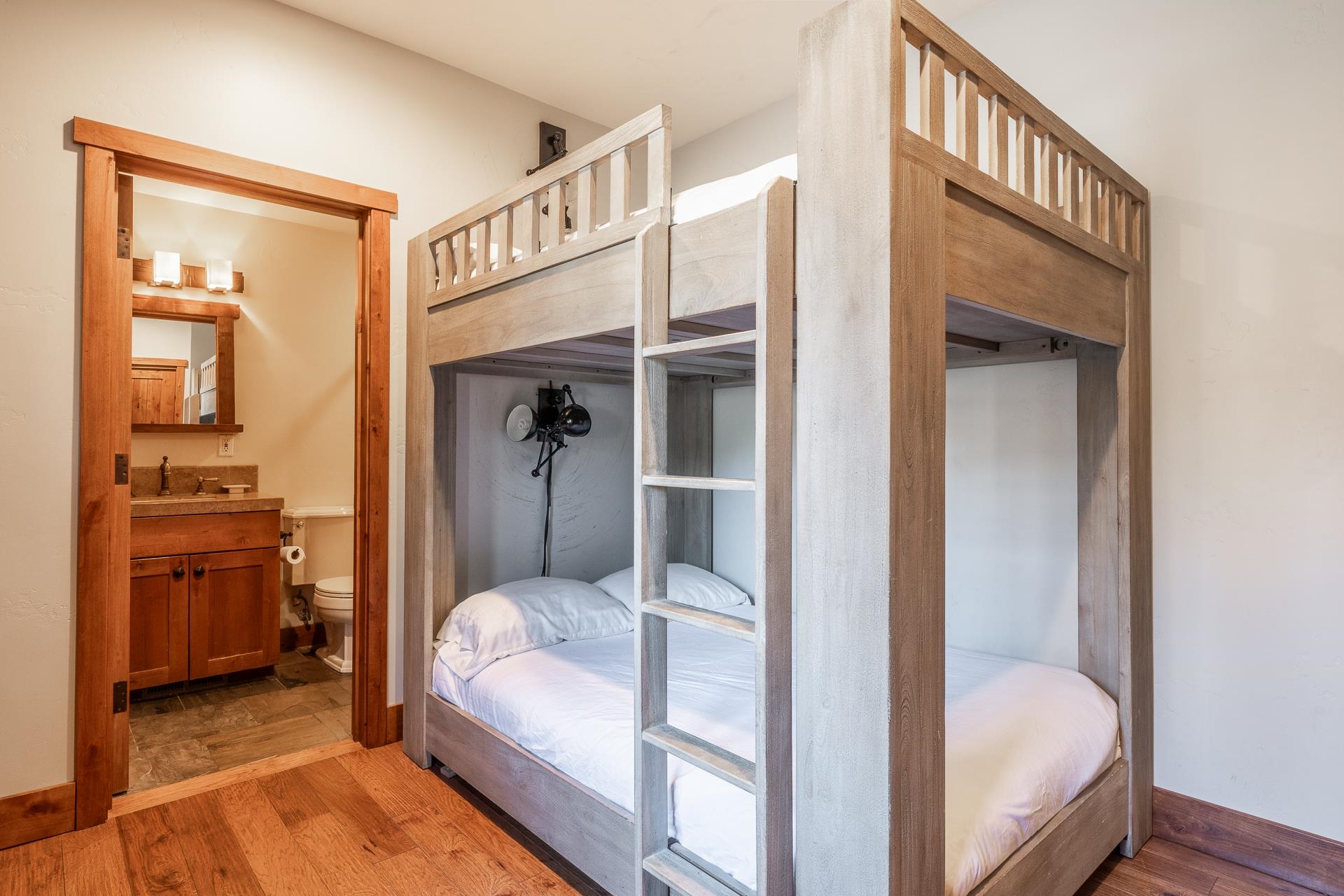 5808 Minaret Road, Unit 8 Mammoth Lakes, CA 93546 - Photo 35 of 57