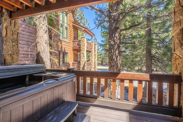 $1,900,000 | 5808 Minaret Road, Unit 8, Mammoth Lakes, CA 93546