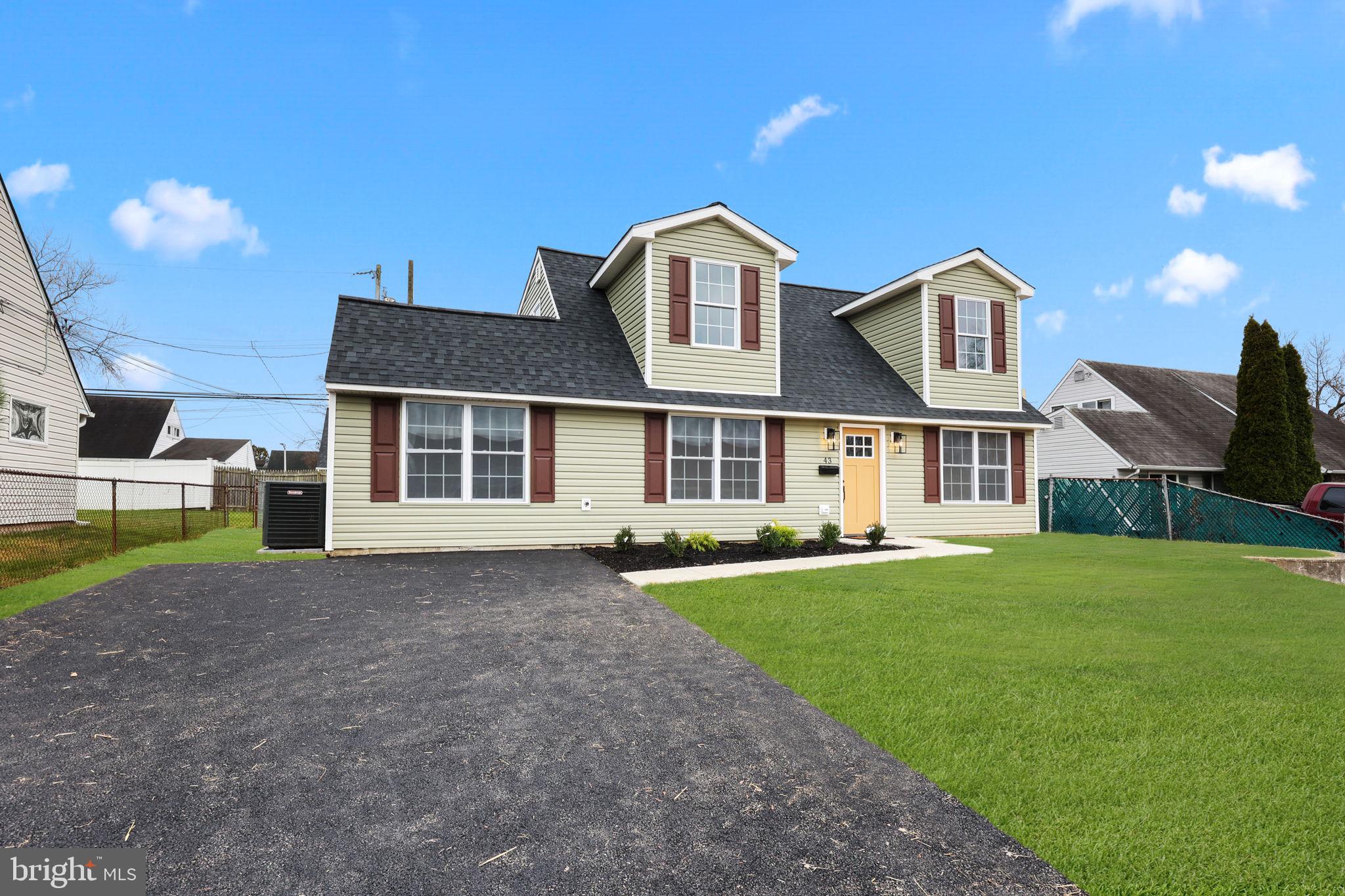 43 Mayflower Road Levittown, PA 19056 - Photo 3 of 38 Gallery Image 3
