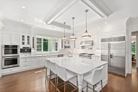 $6,800,000 | 8 Widow Coopers Path, Sag Harbor, NY 11963