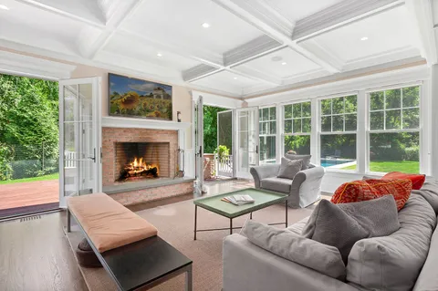 $6,800,000 | 8 Widow Coopers Path, Sag Harbor, NY 11963