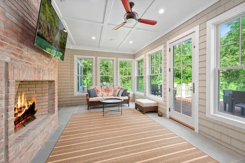 $6,800,000 | 8 Widow Coopers Path, Sag Harbor, NY 11963