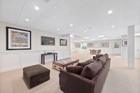 $6,800,000 | 8 Widow Coopers Path, Sag Harbor, NY 11963