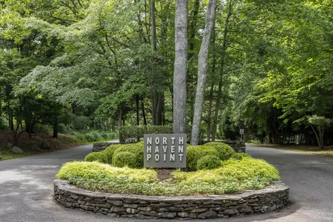 $6,800,000 | 8 Widow Coopers Path, Sag Harbor, NY 11963