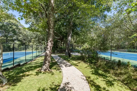 $6,800,000 | 8 Widow Coopers Path, Sag Harbor, NY 11963