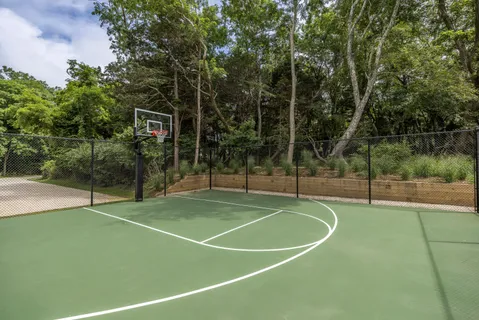 $6,800,000 | 8 Widow Coopers Path, Sag Harbor, NY 11963