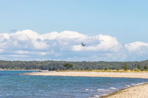 $6,800,000 | 8 Widow Coopers Path, Sag Harbor, NY 11963