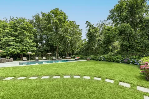 $6,800,000 | 8 Widow Coopers Path, Sag Harbor, NY 11963
