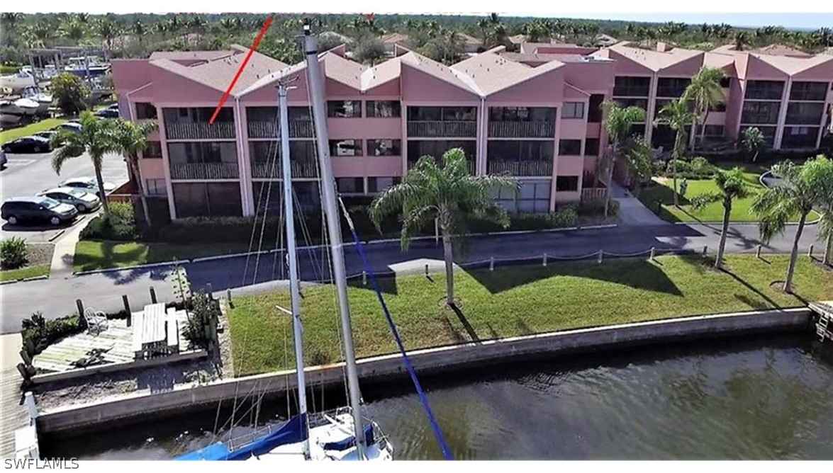 a view of a house with backyard