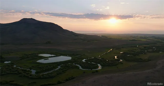 a view of a back yard of the house
