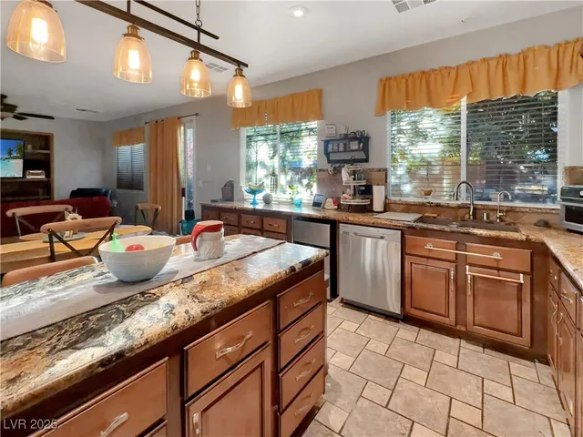 $2,995 | 211 Belle Isle Court, Henderson, NV 89012