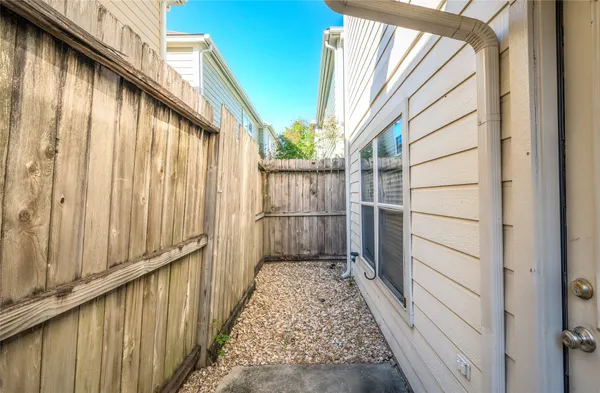 $2,150 | 1719 Redwing Bluff Drive, Houston, TX 77009